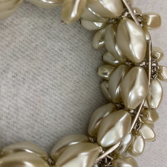 Vintage WHBM Cream/Ivory Pearl Stretch Bracelet - Picture 4 of 8